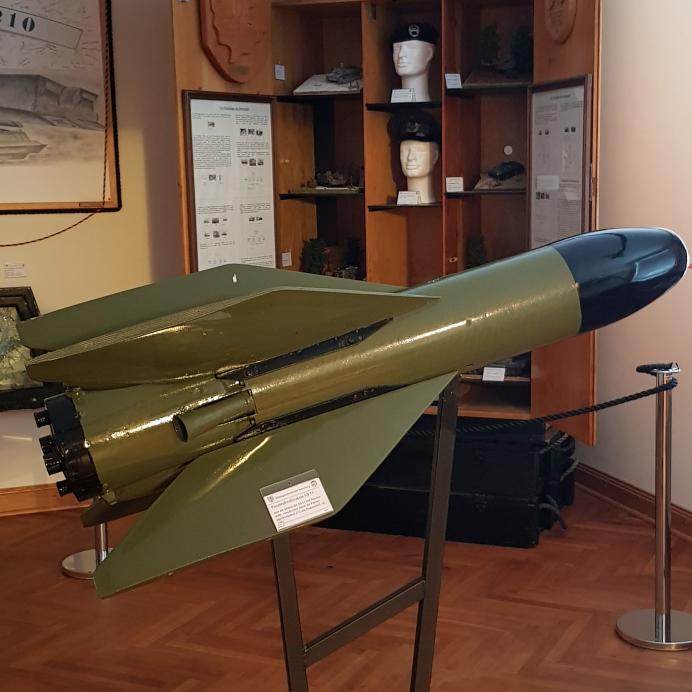 Panzerabwehrlenkflugkörper-SS11 - Bild 1