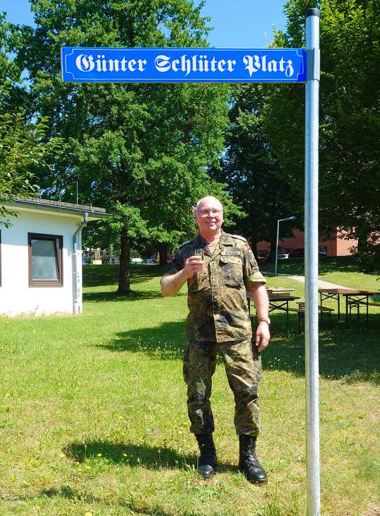 Sergeant Major Günter Schlüter retires